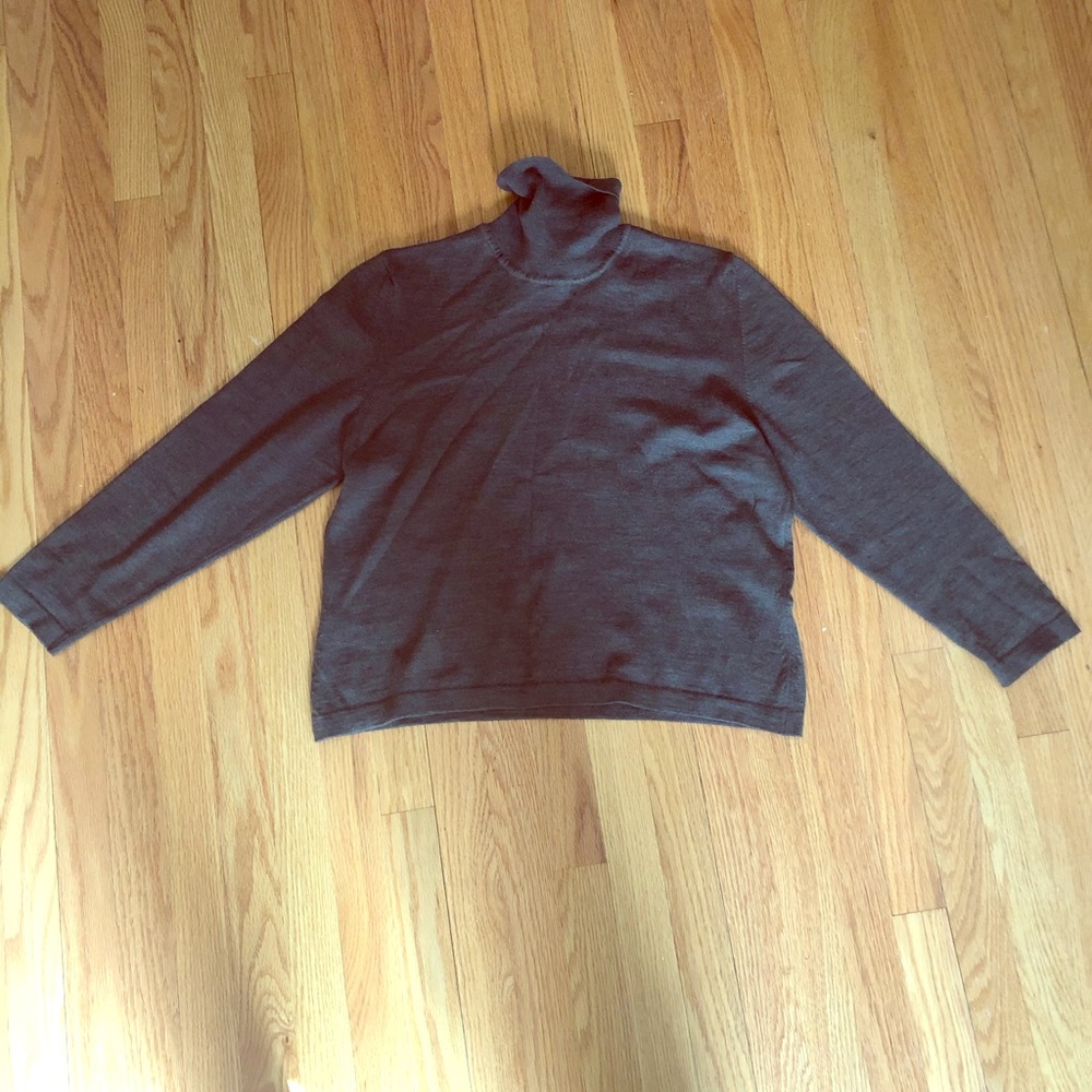 Turtle neck wool sweater